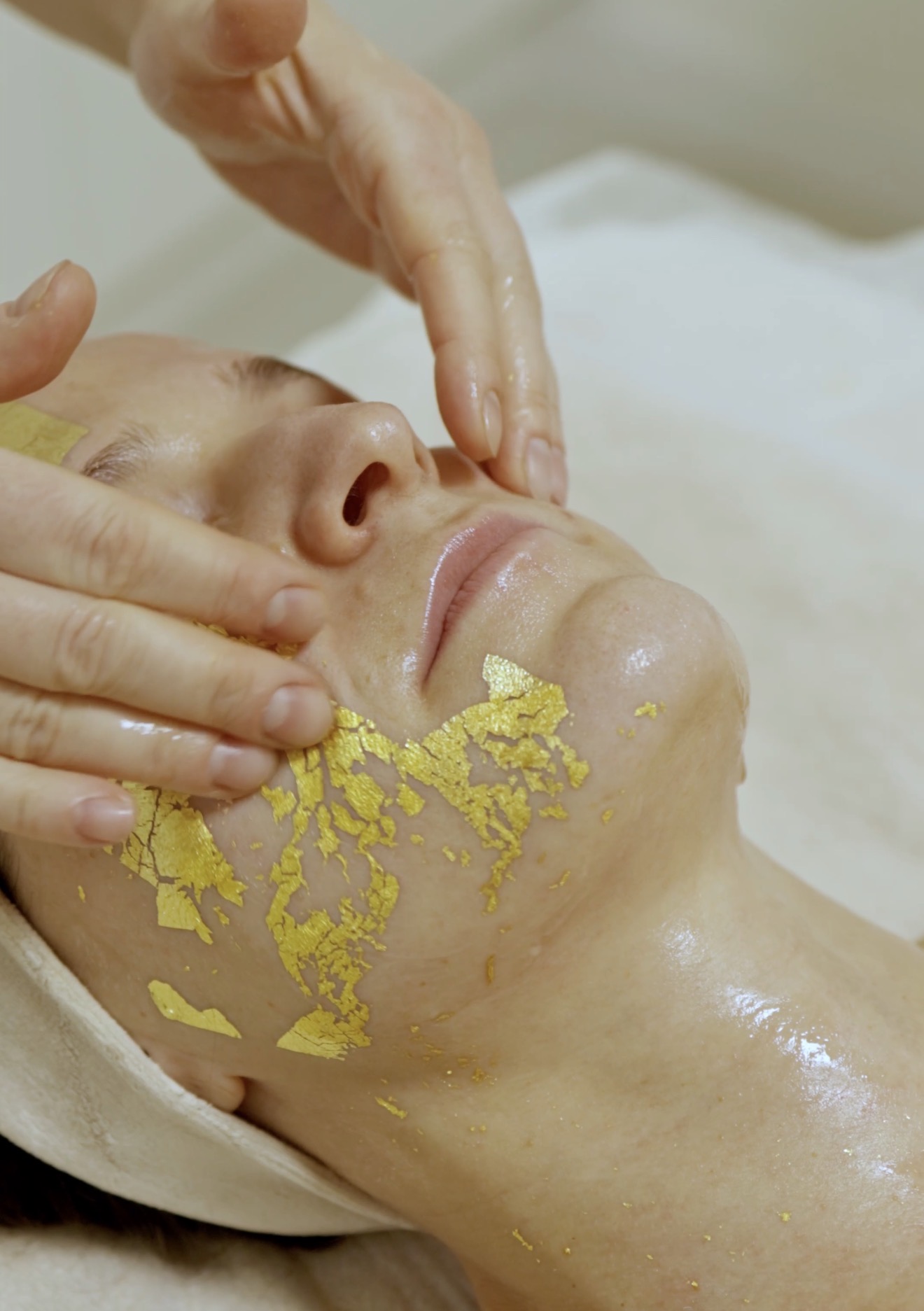 JAPOŃSKI LIFTING ODMŁADZAJĄCY Z 24K ZŁOTEM